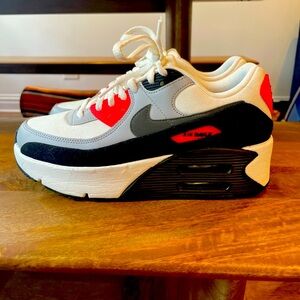 Nike Air Max 90 LV8 women’s sneakers